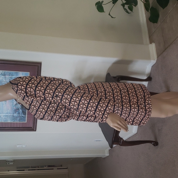 Collective concepts s geo print button tab sleeve gathered scoop defined waist - Picture 4 of 10